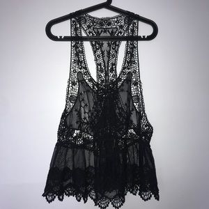🎬 Black Lace Top